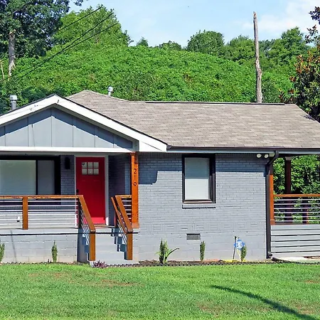 Modern Bungalow Near Downtown Villa